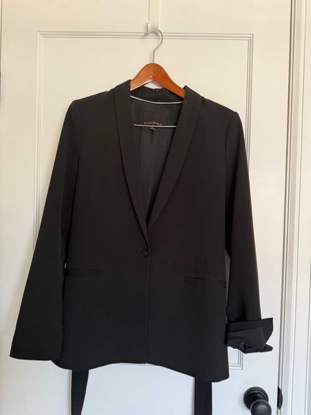 Banana Republic women’s 10 Black Single-Button Shawl Collar belted Blazer